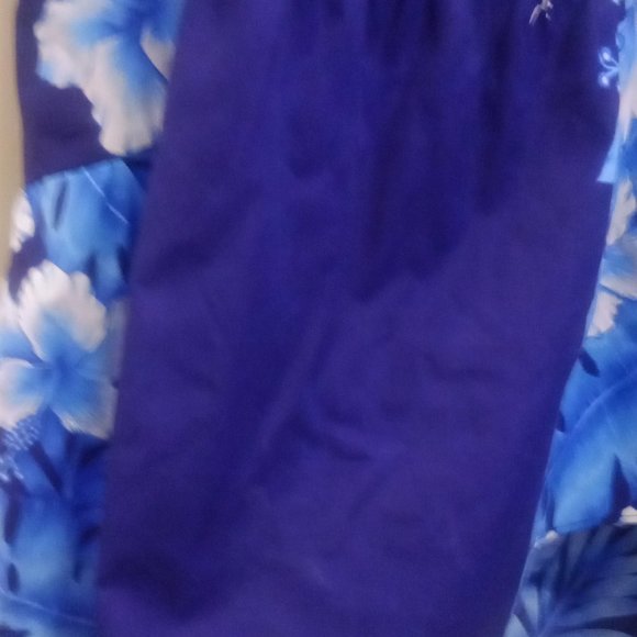 1970s Vintage Kalena Fashions of Hawaii Tropical Hibiscus Floral Muumuu - Picture 10 of 12